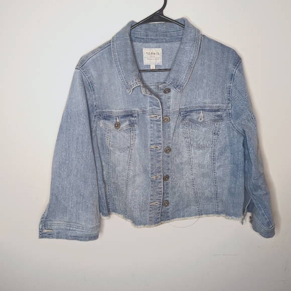 Torrid Cropped Light Wash Denim Jacket - Picture 1 of 3